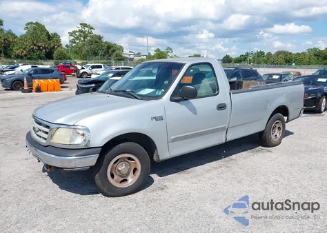 2002 Ford F-150 Xl/Xlt z USA, uszkodzony, nr VIN 2FTRF17202CA49536